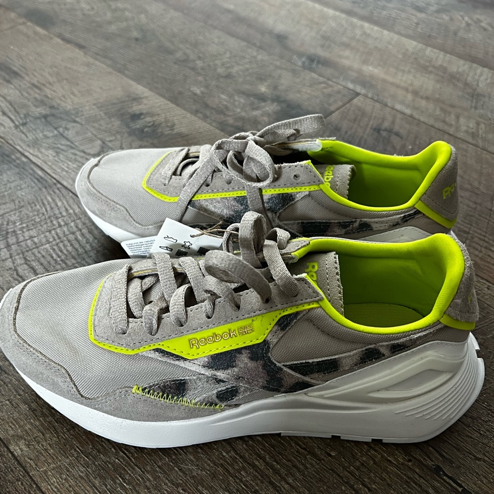 WOMENS REEBOK CL LEGACY AZ